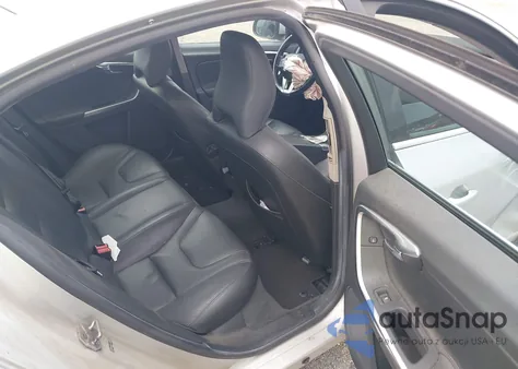 2015 Volvo S60 T5 Premier из США, поврежденный, VIN YV126MFB5F1305076